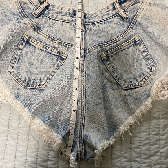 NWT Privy Flutter Denim and Lace Shorts- Medium - Picture 8 of 9